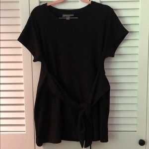 A Pea In The Pod blouse / top with tie